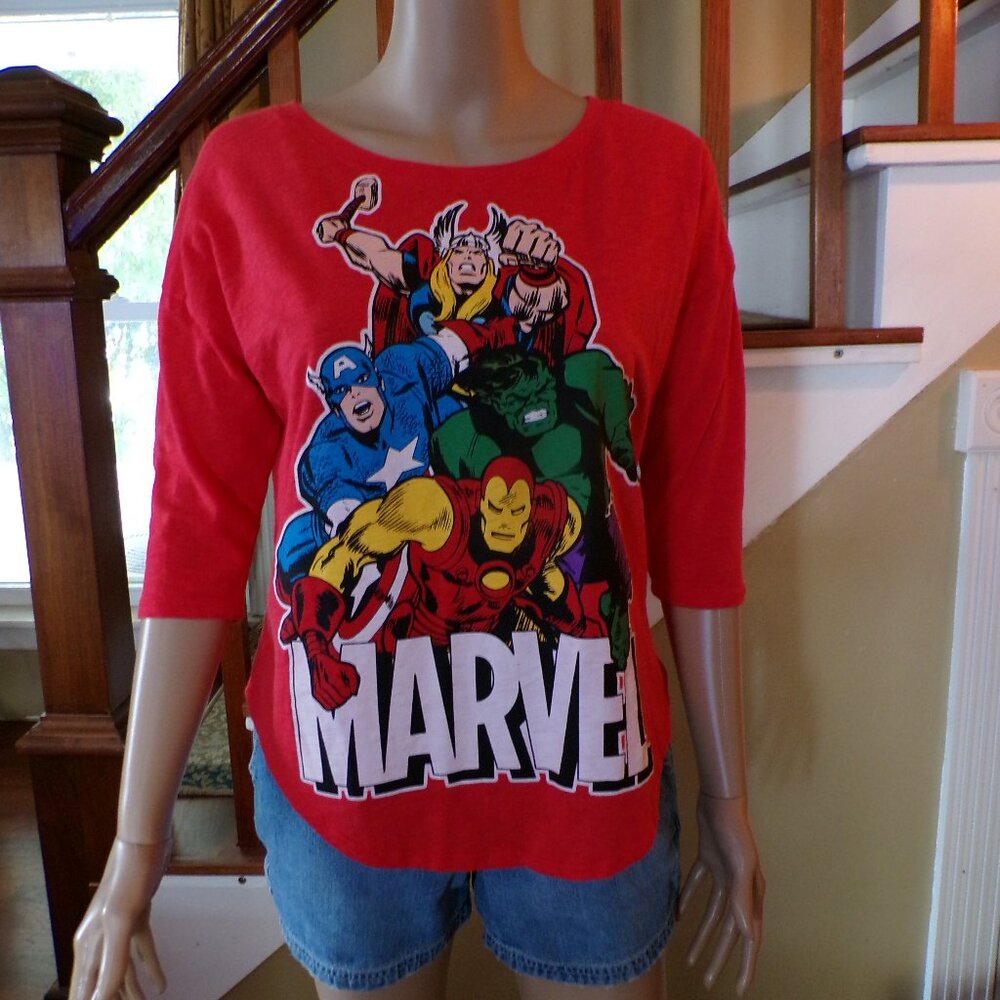 MARVEL HER-OES Women's Graphic Tee Shirt Red Curved Hem Half Sleeve - Medium